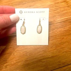 Kendra Scott gold and white sparky drop earring NWT